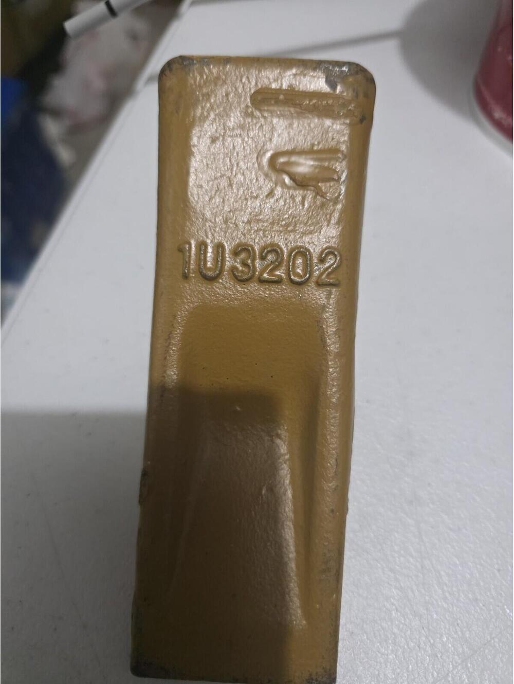 13 Tone Cat style bucket tooth With Pin And Retainer 1U3202/j300 Geo Tip